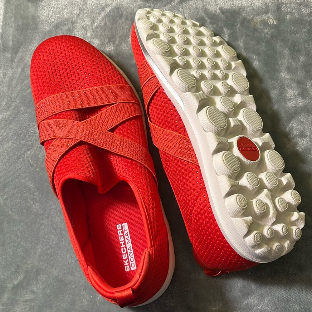 Skechers GOwalk Classic, Goga Mat insole, sz 10, red